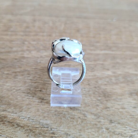 Faux pearl square ring. - Picture 4 of 6